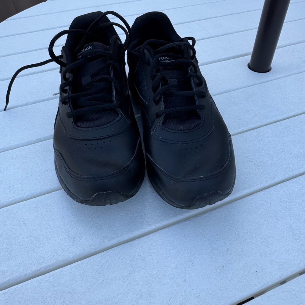 Reebok black men’s dmx max walking shoes.